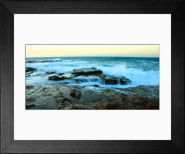 Framed Print : Breaking waves on the rocks in Kalbarri Framed Print : Breaking waves on the rocks in Kalbarri