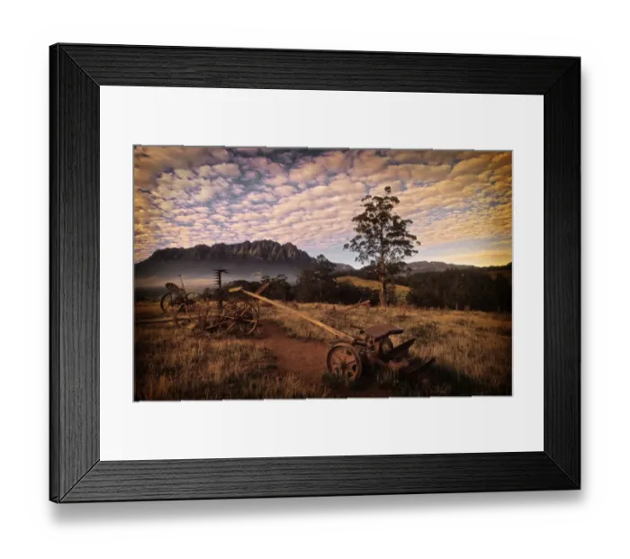 Framed Print : A view to mount Roland near the rural town of Sheffield, in central Tasmania Framed Print : A view to mount Roland near the rural town of Sheffield, in central Tasmania
