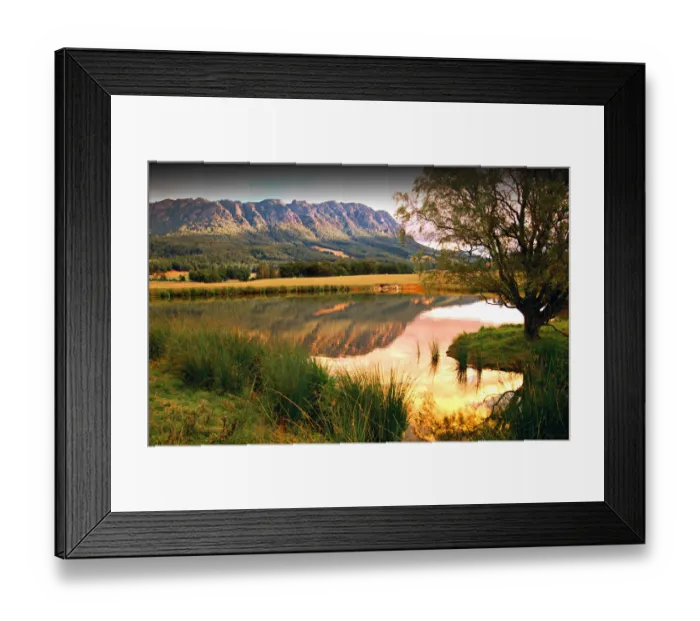 Framed Print : A view to mount Roland near the rural town of Sheffield, in central Tasmania