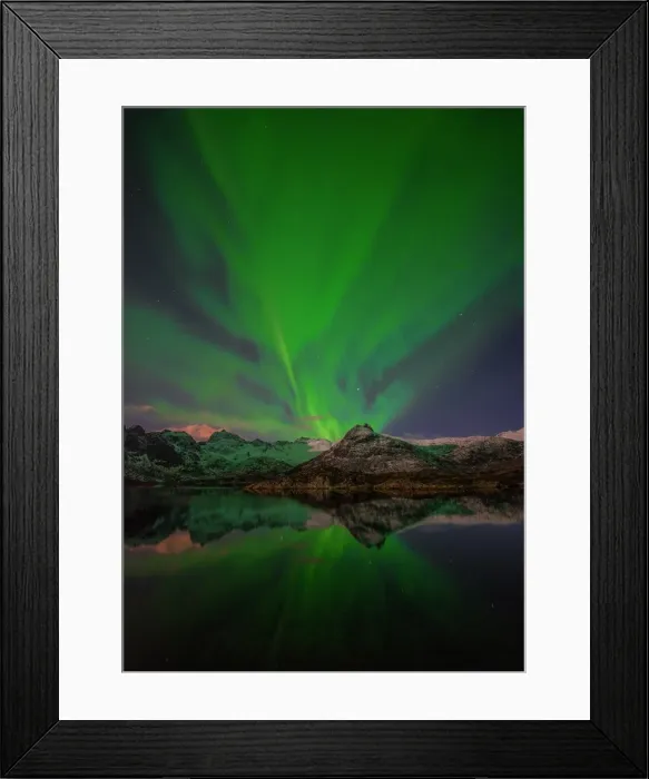 Framed Print : Aurora Borealis or Northern Lights in the Lofoten Peninsular, Arctic circle, Norway Framed Print : Aurora Borealis or Northern Lights in the Lofoten Peninsular, Arctic circle, Norway
