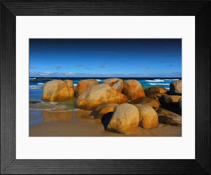 Framed Print : Beer Barrel beach, east coastline of Tasmania, Australia