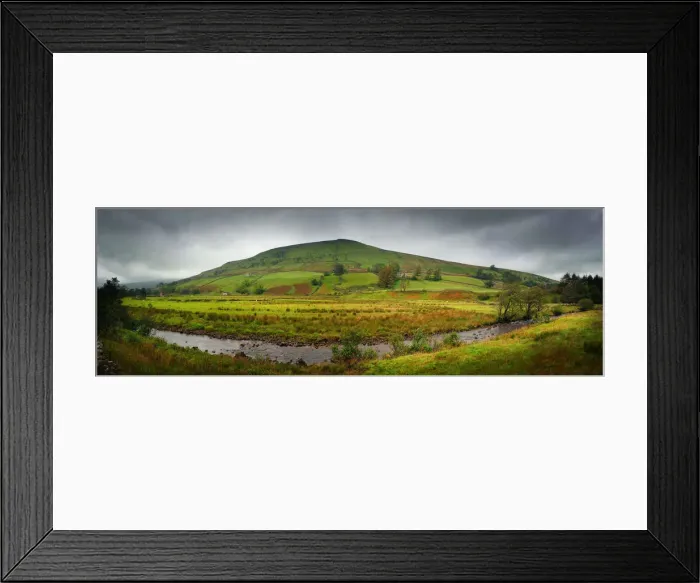 Framed Print : A tranquil view of farmland in the Yorkshire dales, England, United Kingdom Framed Print : A tranquil view of farmland in the Yorkshire dales, England, United Kingdom