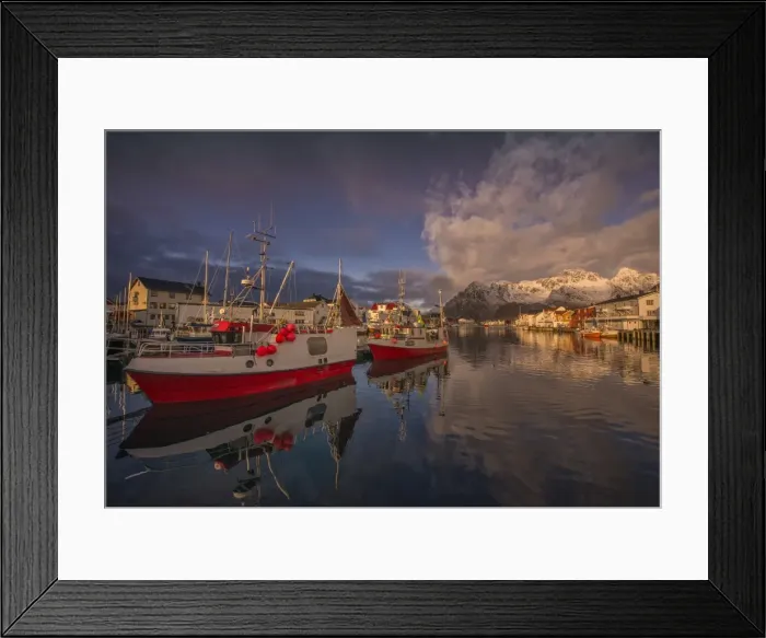 Framed Print : Winter view of Henningsvaar harbour Framed Print : Winter view of Henningsvaar harbour