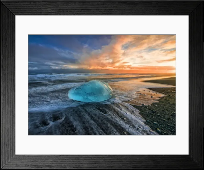 Framed Print : The black volcanic beach at Jokulsarlon in winter, southern Iceland Framed Print : The black volcanic beach at Jokulsarlon in winter, southern Iceland