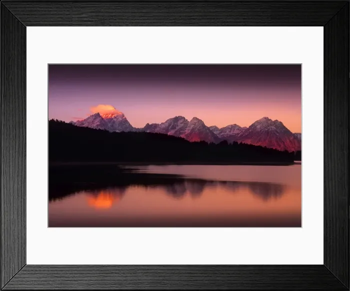 Framed Print : A beautiful coloured dawn casts its glow over Jackson lake in the Grand Tetons, Wyoming