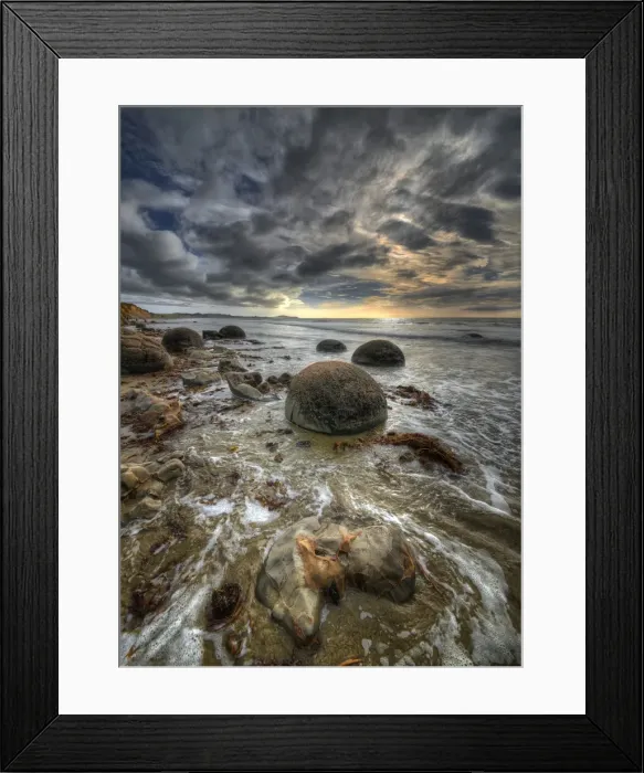 Framed Print : Moeraki Beach, South Island, New Zealand