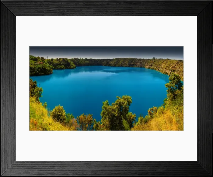 Framed Print : A view of the blue lake volcanic crater at Mount Gambier, South Australia