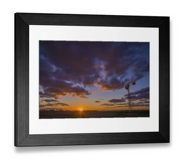 Framed Print : Afternoon light sweeps across the countryside with a view of the distant mountains of the Flinders Ranges national park, South Australia Framed Print : Afternoon light sweeps across the countryside with a view of the distant mountains of the Flinders Ranges national park, South Australia
