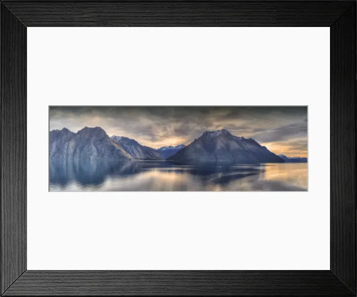 Framed Print : Beautiful lake Wakitipu, Otago, during the autumn season, south island, New Zealand Framed Print : Beautiful lake Wakitipu, Otago, during the autumn season, south island, New Zealand