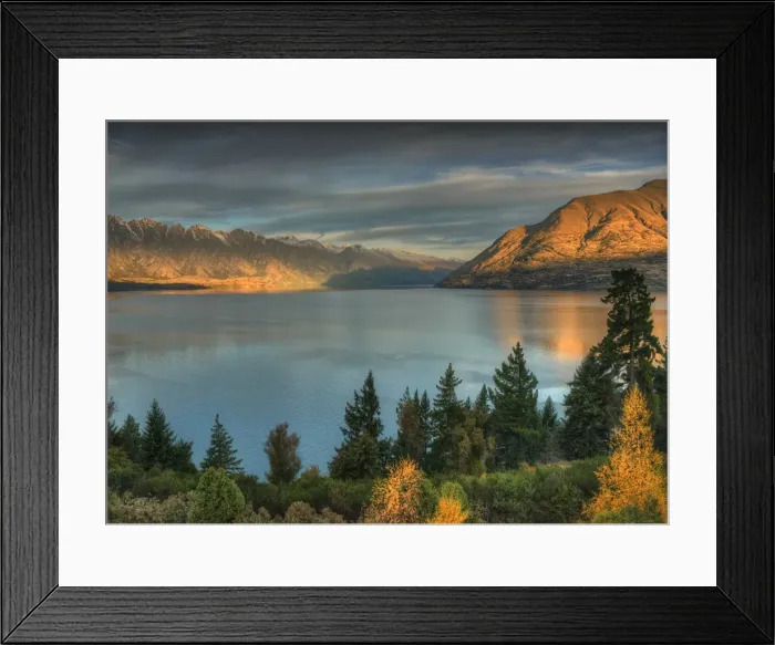 Framed Print : Beautiful lake Wakitipu, Otago, during the autumn season, south island, New Zealand