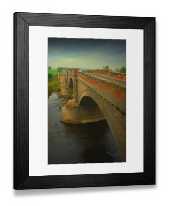 Framed Print : The river Tweed in the borders area of south eastern Scotland Framed Print : The river Tweed in the borders area of south eastern Scotland