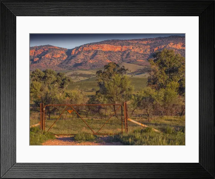 Framed Print : A view of the southern Flinders Ranges National Park near Wilpena, in South Australia