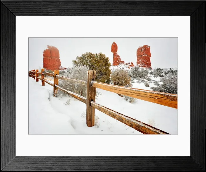 Framed Print : A winter covering of snow in the Arches National Park, Utah Framed Print : A winter covering of snow in the Arches National Park, Utah