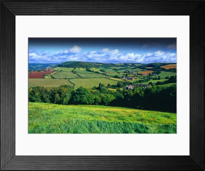 Framed Print : The Devon countryside, England Framed Print : The Devon countryside, England