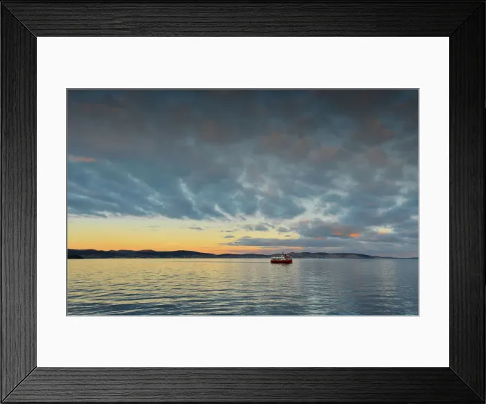 Framed Print : View on the Derwent Estuary, Hobart, southern Tasmania Framed Print : View on the Derwent Estuary, Hobart, southern Tasmania