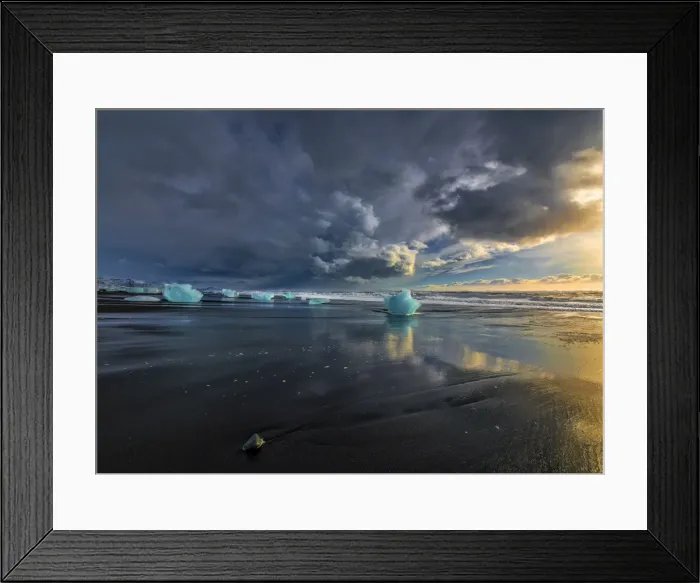 Framed Print : Winter scene at Jokulsarlon beach, Southern Iceland Framed Print : Winter scene at Jokulsarlon beach, Southern Iceland
