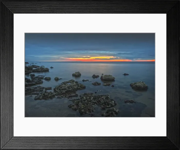 Framed Print : The coastline of Port Phillip bay at dusk near Beaumaris, Melbourne, Victoria