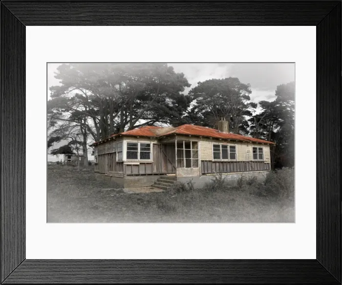 Framed Print : An old abandoned farmhouse near Yarra Creek in the rurals of King Island, Tasmania