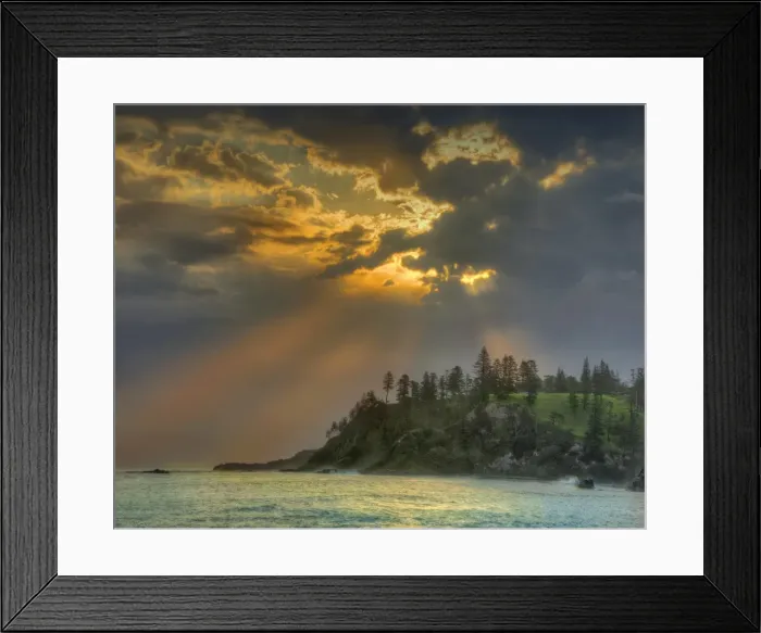 Framed Print : Crepuscular beams near dusk at Sydney bay, Norfolk Island Framed Print : Crepuscular beams near dusk at Sydney bay, Norfolk Island