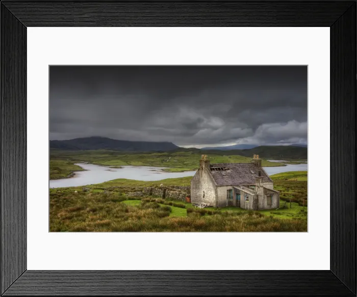 Framed Print : Abandoned Crofters cottage in the countryside of the Isle of Lewis, Outer Hebrides, Scotland