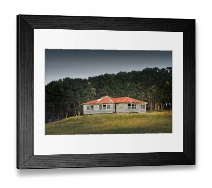 Framed Print : Old and derelict, abandoned farmhouse in the countryside of King Island, Tasmania