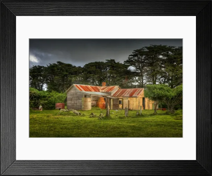 Framed Print : Old and derelict, abandoned farmhouse in the countryside of King Island, Tasmania