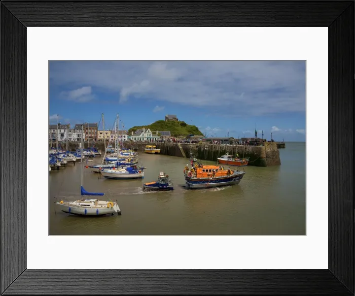 Framed Print : Lifeboat launch