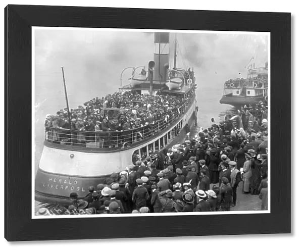 Mass Emigration, Tender Herald leaving a Liverpool quay