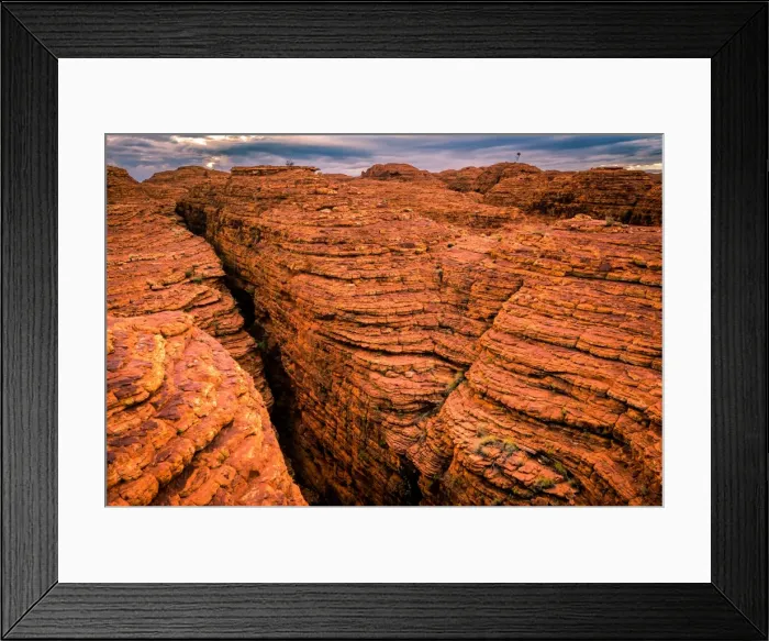 Framed Print : Maze of weathered sandstone domes at Watarrka National Park