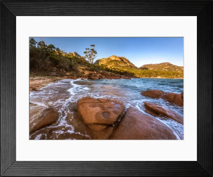 Framed Print : Honeymoon Bay at Freycinet National Park, Tasmania Framed Print : Honeymoon Bay at Freycinet National Park, Tasmania