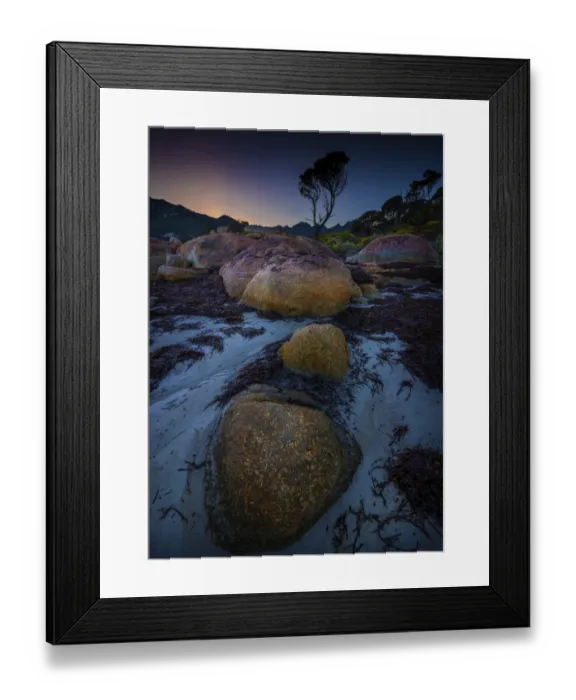 Framed Print : Low tide along the shoreline of Fotheringate beach, Flinders Island, Bass Strait, Tasmania, Australia