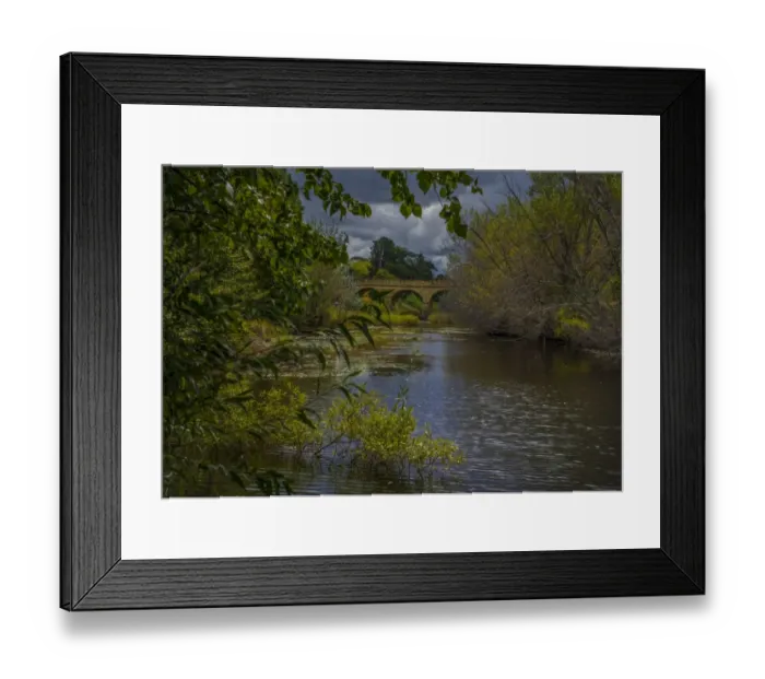 Framed Print : A view to the historic convict built bridge at Richmond in southern Tasmania, Australia