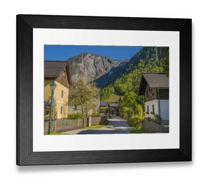 Framed Print : Lake Hallstatt and views of the beautiful historic village, in the mountainous region of Salzkammergut, Austria