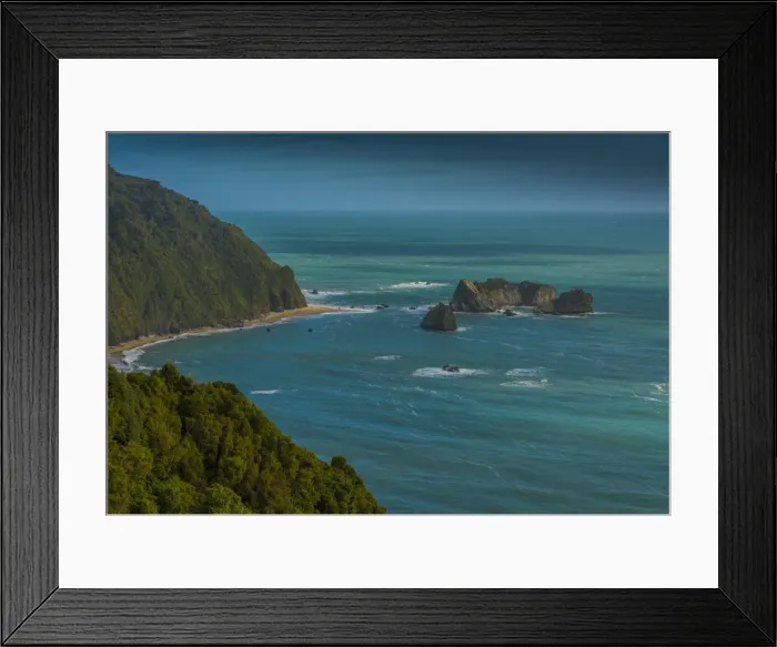 Framed Print : View of the coastline at Knights point, south island, New Zealand