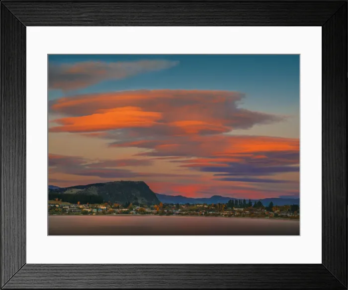 Framed Print : Lake Wanaka in the Autumn, south island, New Zealand Framed Print : Lake Wanaka in the Autumn, south island, New Zealand