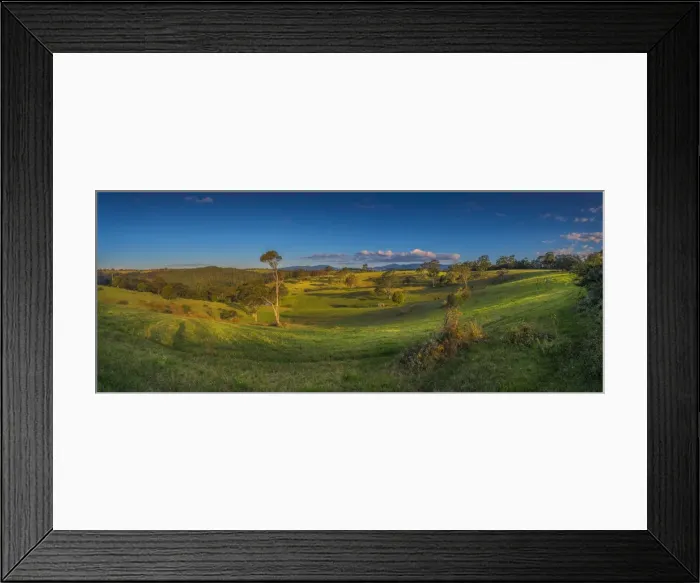 Framed Print : Countryside in the hinterland of southern Queensland, Australia Framed Print : Countryside in the hinterland of southern Queensland, Australia