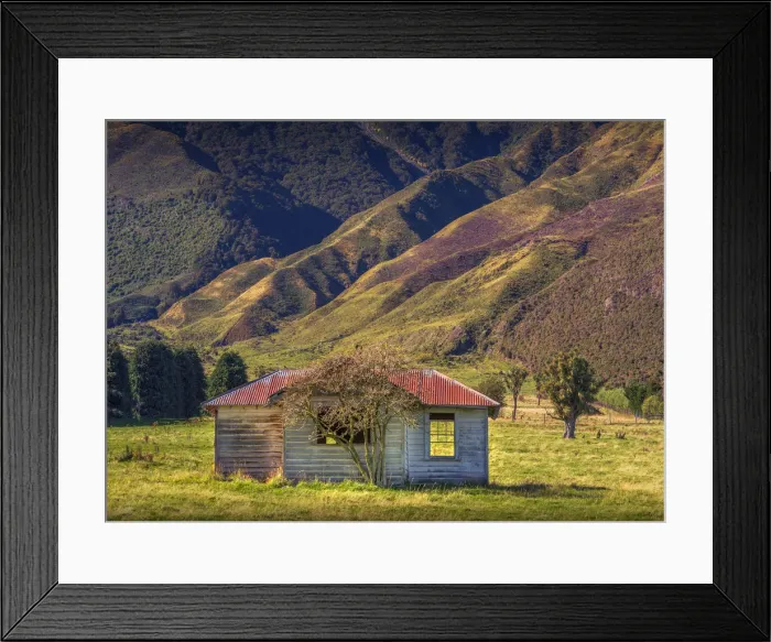Framed Print : Abandoned old house, Hst Pass in the mountains of the South Island of New Zealand