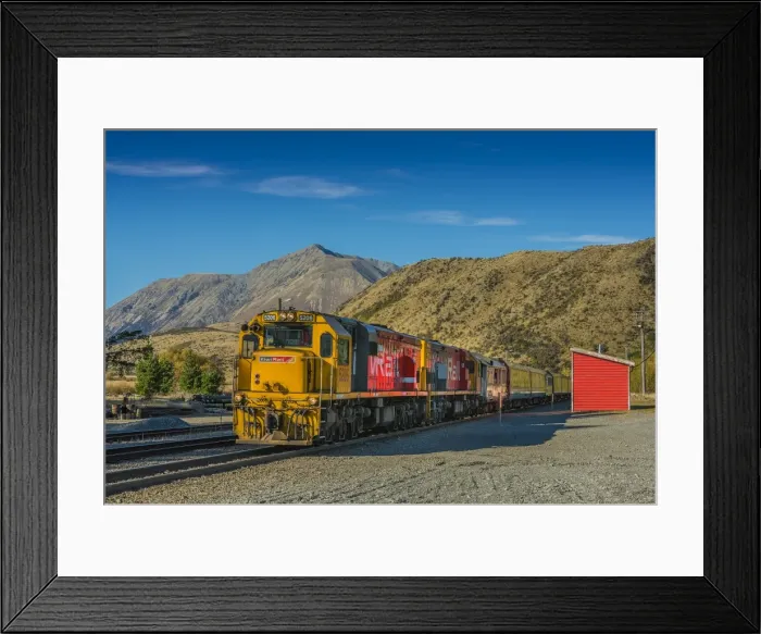 Framed Print : Train travelling through Arthurs Pass Framed Print : Train travelling through Arthurs Pass