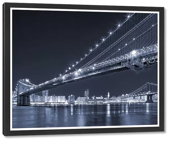 Brooklyn Bridge and Manhattan Bridge at night