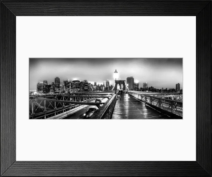 Framed Print : Brooklyn Bridge and Manhattan skyline under heavy fog in black and white Framed Print : Brooklyn Bridge and Manhattan skyline under heavy fog in black and white