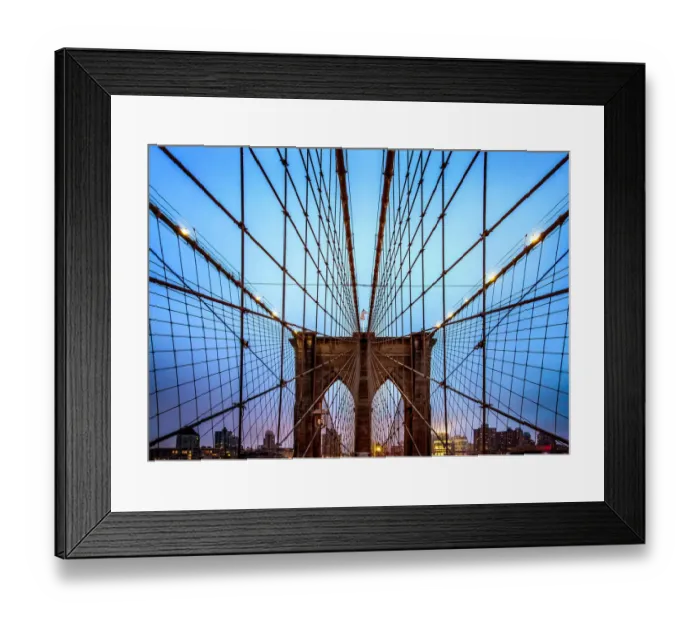 Framed Print : Brooklyn Bridge and Manhattan skyline at dusk under a cloud of fog Framed Print : Brooklyn Bridge and Manhattan skyline at dusk under a cloud of fog