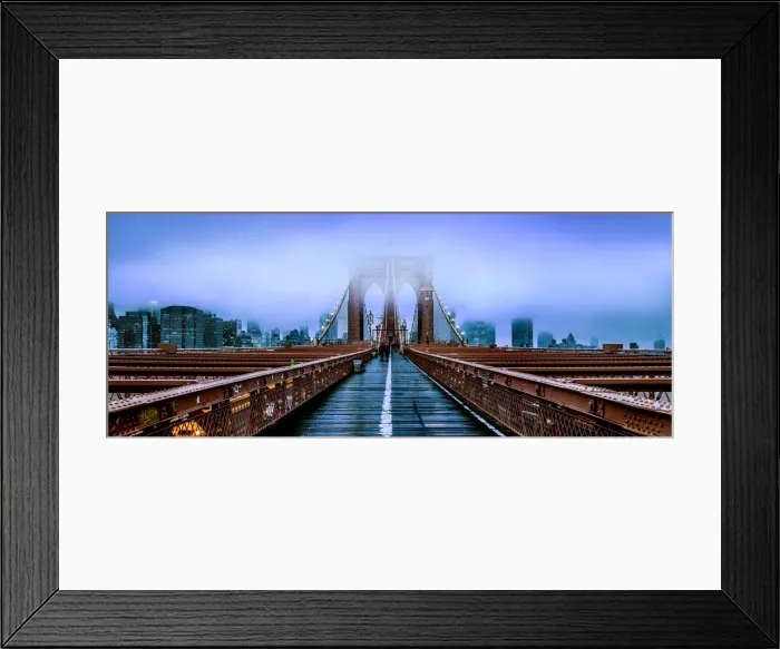 Framed Print : Brooklyn Bridge at dusk under a cloud of fog Framed Print : Brooklyn Bridge at dusk under a cloud of fog