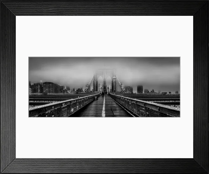 Framed Print : Brooklyn Bridge at dusk under a cloud of fog in black and white Framed Print : Brooklyn Bridge at dusk under a cloud of fog in black and white