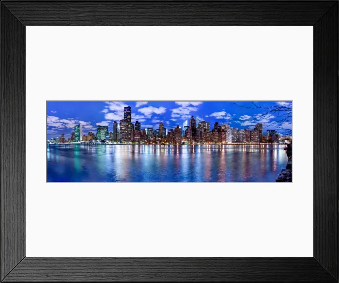 Framed Print : Manhattan skyline at dusk Framed Print : Manhattan skyline at dusk