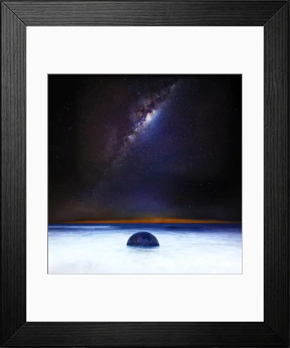 Framed Print : Milky way over Moeraki Boulders Framed Print : Milky way over Moeraki Boulders
