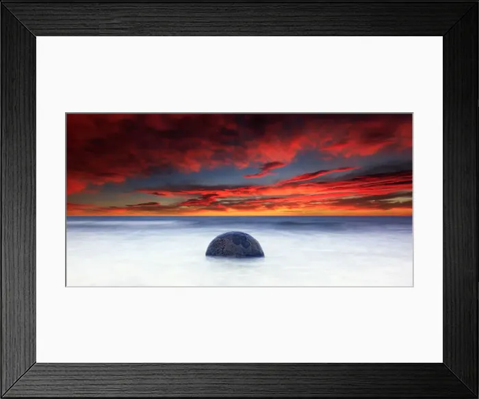 Framed Print : Moeraki Boulders sunrise Framed Print : Moeraki Boulders sunrise