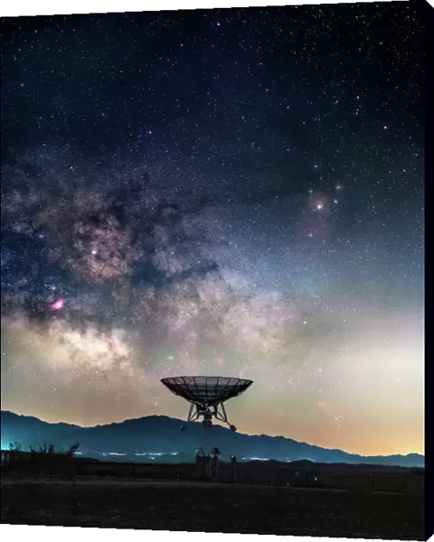 Milky way above radio telescope