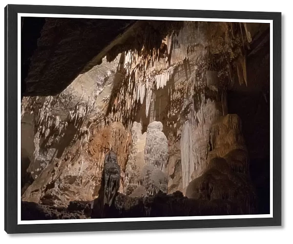 Stalagmite and stalactite in Fig Tree Cave, Wombeyan Caves