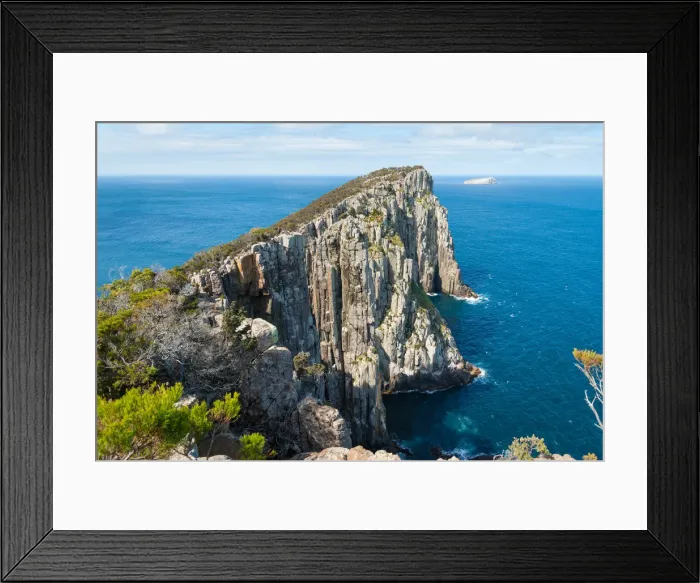 Framed Print : Dramatic cliffs at Cape Huay, Tasman Peninsula Framed Print : Dramatic cliffs at Cape Huay, Tasman Peninsula