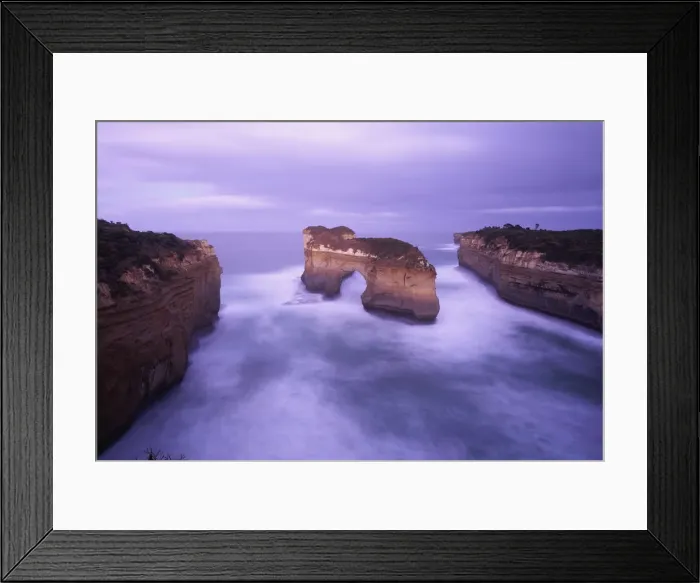 Framed Print : SANDSTONE ARCHWAY AT PORT CAMPBELL NP Framed Print : SANDSTONE ARCHWAY AT PORT CAMPBELL NP